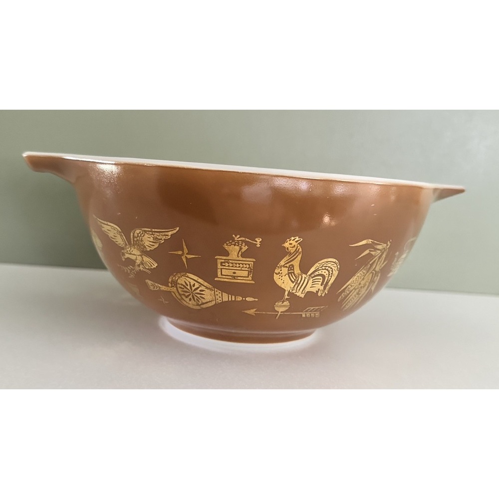 Pyrex Early American Cinderella Mixing Bowl 1.5 Qt. 442 Brown & Gold 1960's